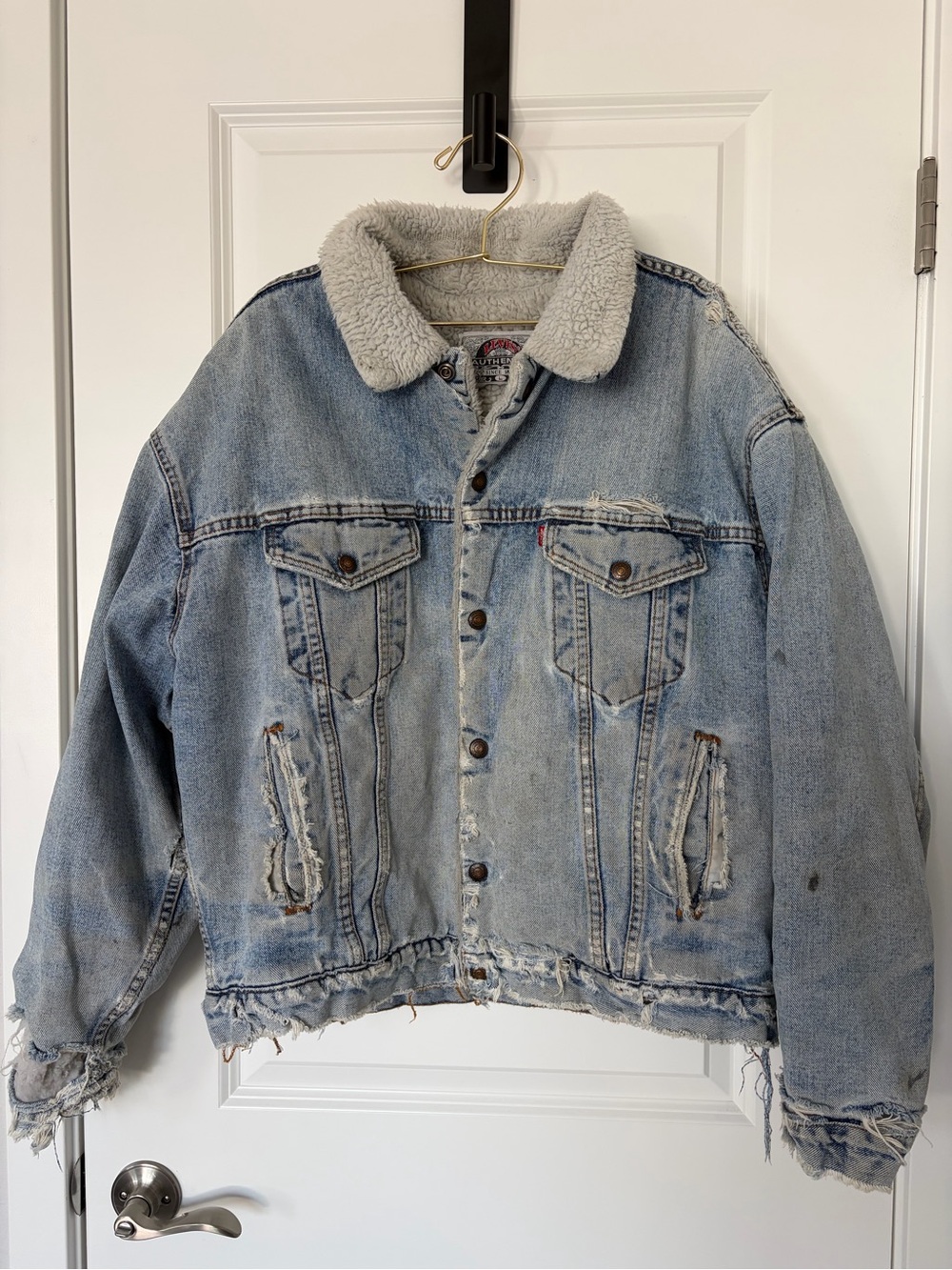 Levi’s Sherpa Lined Distressed Denim Jacket Light Wash Oversized Large
